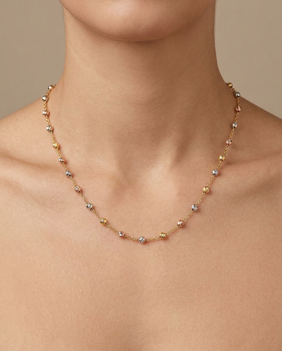 Tricolor Beads Chain in Gold on model