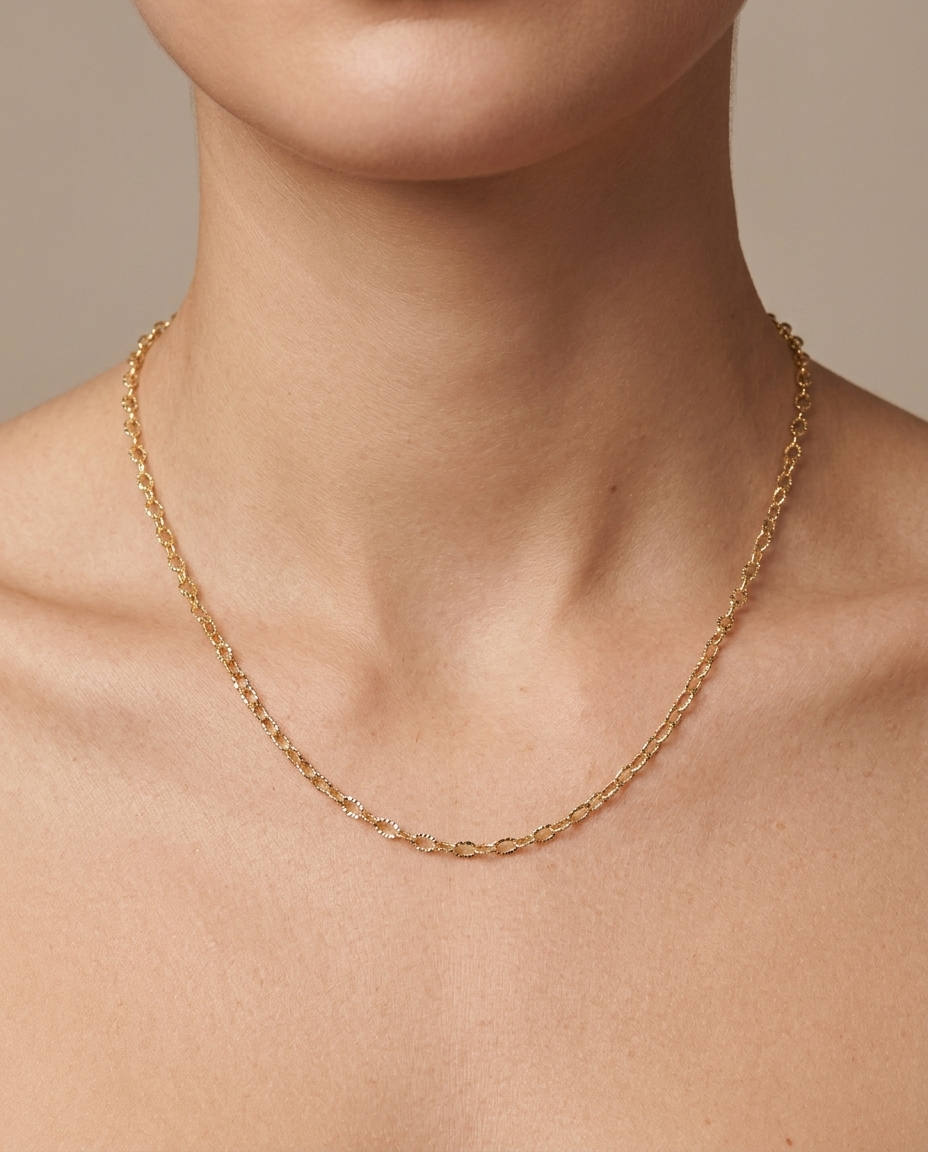 14KT Gold Diamond Cut Oval Link Chain Necklace on model