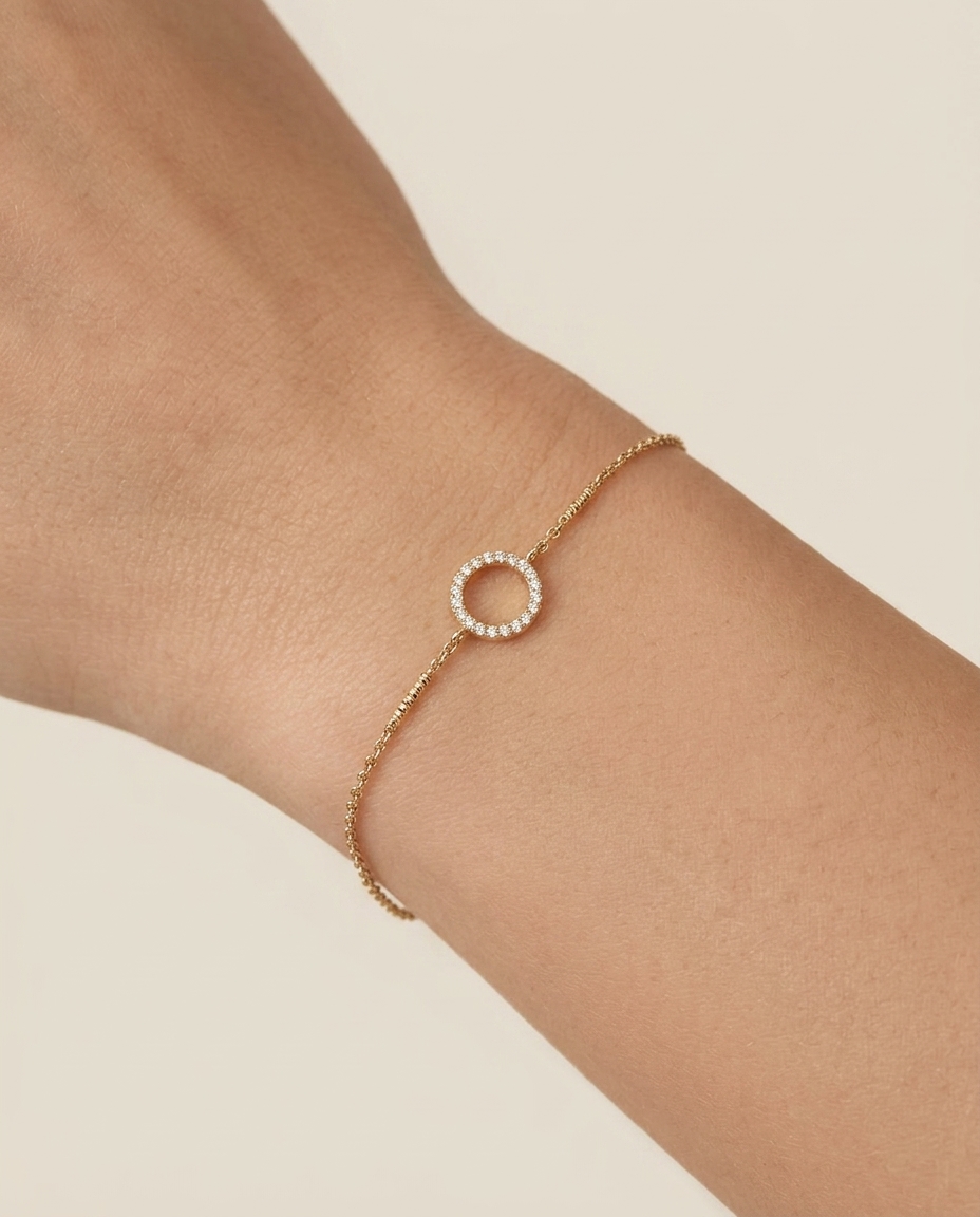 14KT Yellow Gold Diamond Open Round Circle Chain Bracelet on model