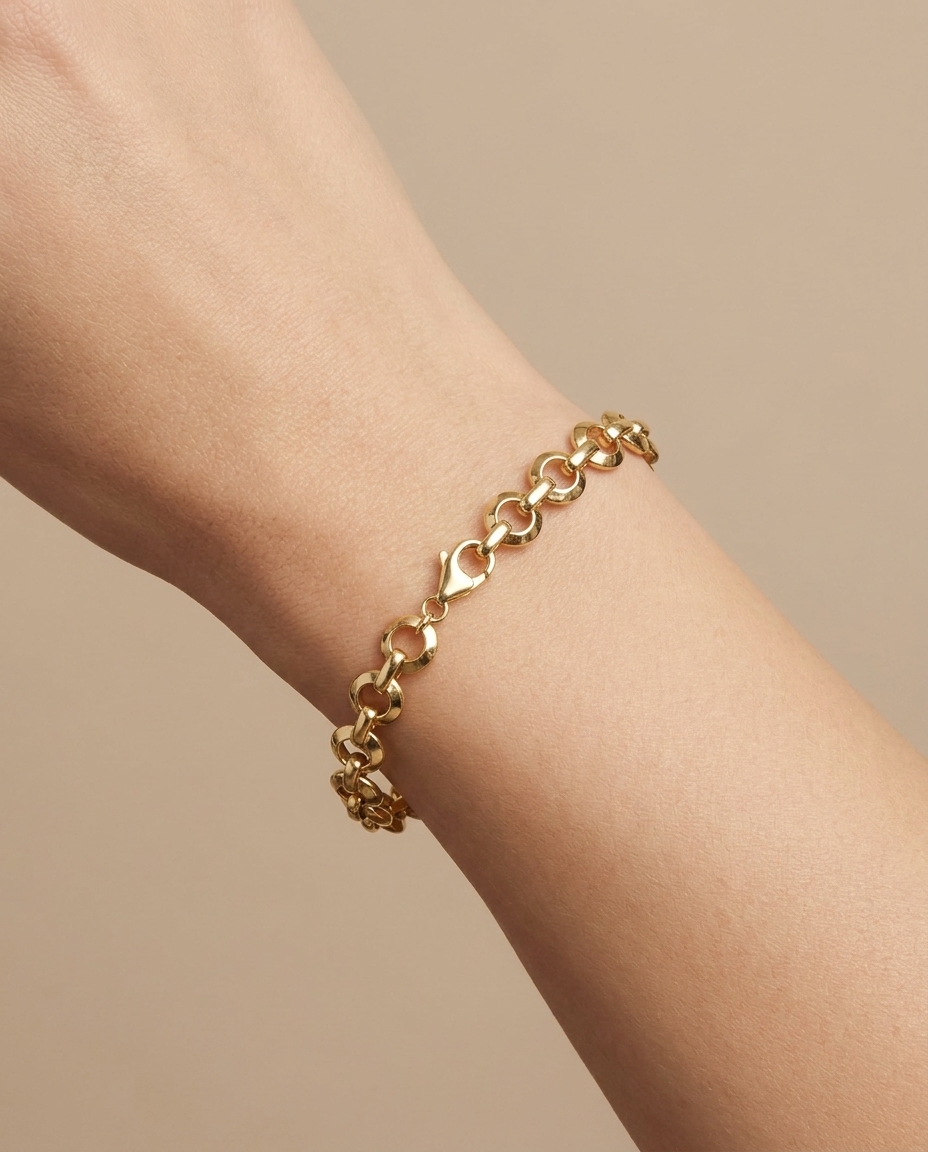 14KT Gold Round and Oval Link Chain Bracelet on model