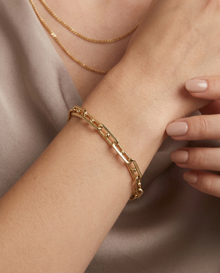 14KT Yellow Goldbracelet on model