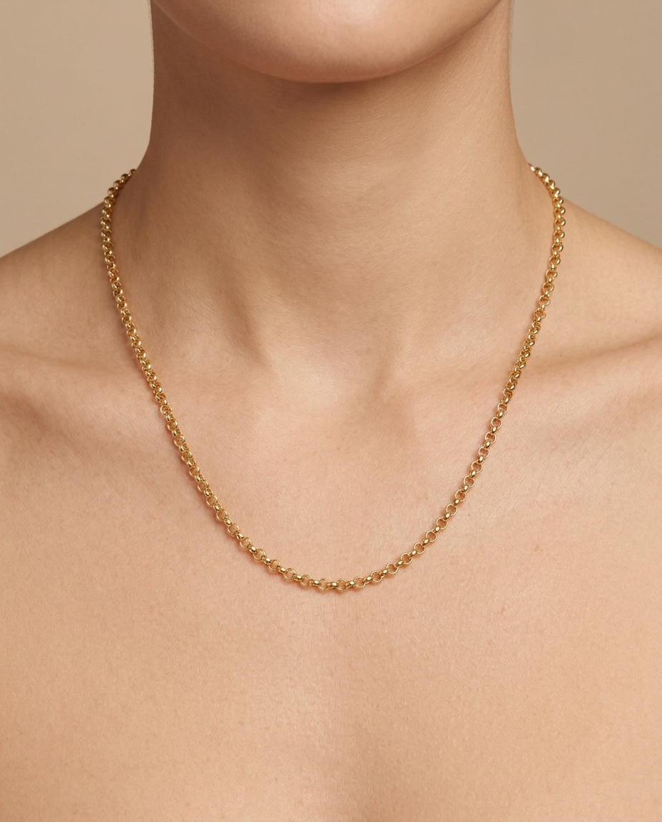 14KT Gold Round Cable Chain Necklace on model